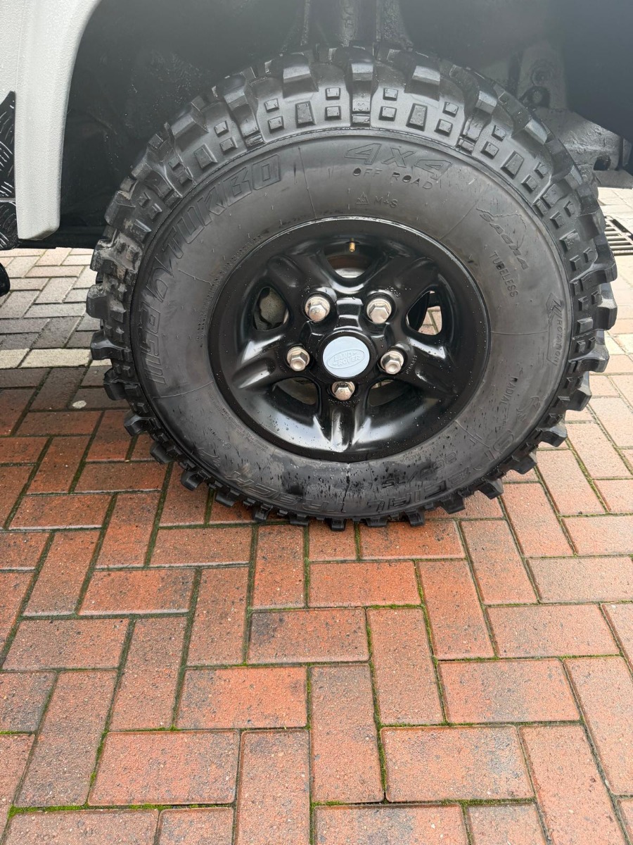 2003 Land Rover Defender 110 Image 5